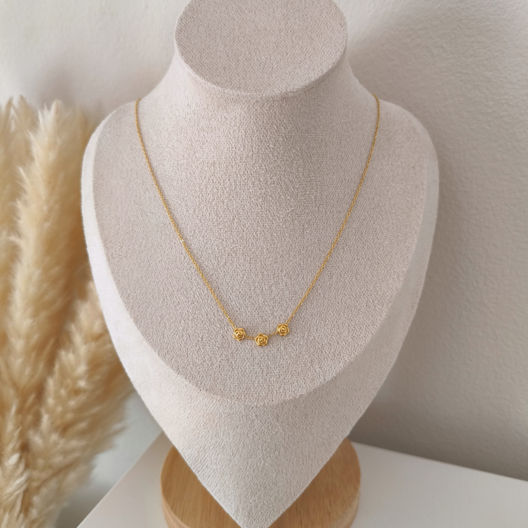 3 Mini Roses Necklace
